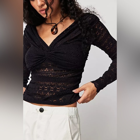 🌻🆕FREE PEOPLE Hold Me Closer Top Black-Size Medium - Picture 2 of 13